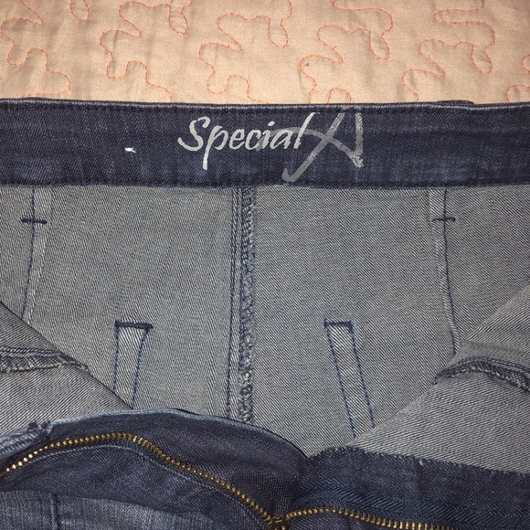 Special Denim with Belt Shorts - Picture 4 of 5